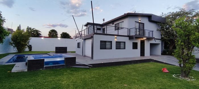La casa desde el jardin