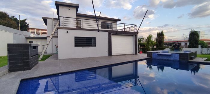 Alberca y terraza